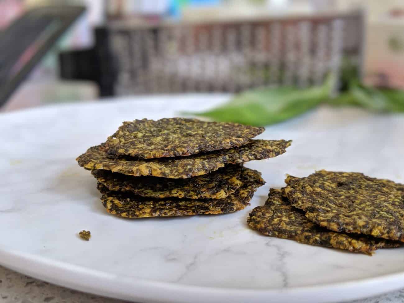Cheesy Spinach Crisps